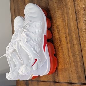 Nike vapormax plus size 13 red and white